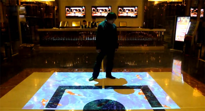 图2：宾馆大厅互动地面投影